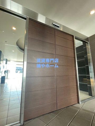 エステムプラザ難波WESTリバークロスのエントランス