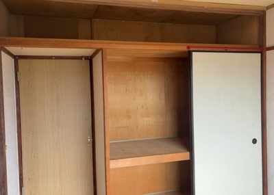 【収納】 | 大沢団地７号棟 | デザイン性を重視しすぎて収納が少なかった！なんてことにならないため、事前に現地で収納の数を確認しておくことをお勧めします。クローゼット以外にも床下収納や屋根裏収納、パントリーなどもチェックしましょう。