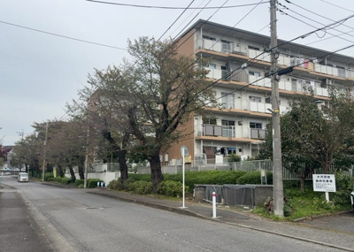 【外観】 | 大沢団地７号棟 | マンションの外観は非常に重要なポイントです！外観の善し悪しは資産価値に大きな影響を与えます。外観のいいマンションを購入することで、高値で売却がしやすく、買い手が見つかりやすいというメリットがあります。