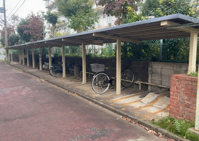 【駐輪場】 | 大沢団地７号棟 | マンションの駐輪場は、事前に空きがあるか確認を取ると安心です。せっかく入居したのに駐輪スペースがない！なんてことになったら大変ですよね。そこで、内見時や購入前にはまず事前に確認しておくと良いでしょう。