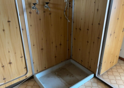 【ランドリースペース】 | 大沢団地７号棟 | ランドリースペースも気になります。洗濯機置場があり「洗う、干す、取り込む、アイロンがけ、たたむ」など、洗濯に関する家事をするための空間です。広さや収納など付帯設備も含めて、詳細は現地でご確認ください。