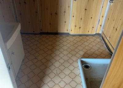 【脱衣所】 | 大沢団地７号棟 | 洗面脱衣所は「体を綺麗に整える場所」という目的と役割を持っています。そして便利で使い勝手のいい「体を綺麗に整える場所」にするためには、配置や動線、照明や収納計画をしっかりと検討しておく必要があります。