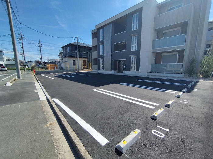 D-avance 東脇の駐車場