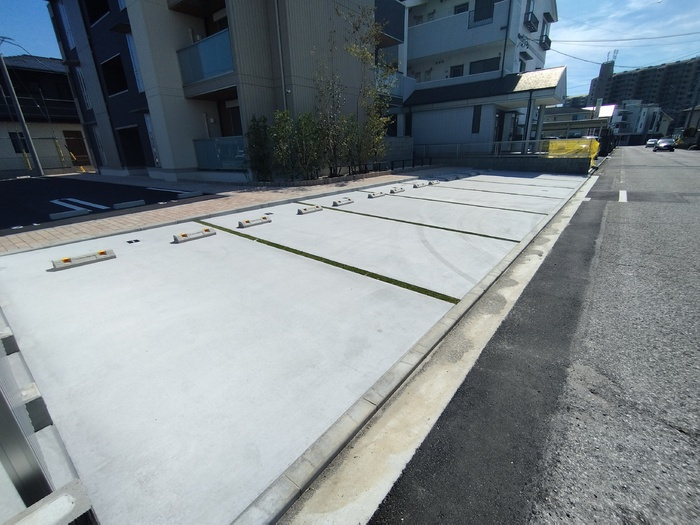 D-avance 東脇の駐車場