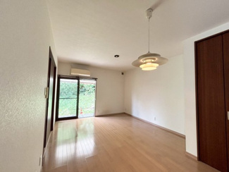 【居間・リビング】 | 高槻市緑が丘1丁目　中古戸建