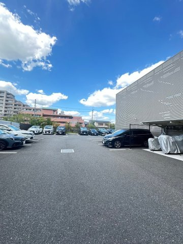 ウェリス茨木の駐車場