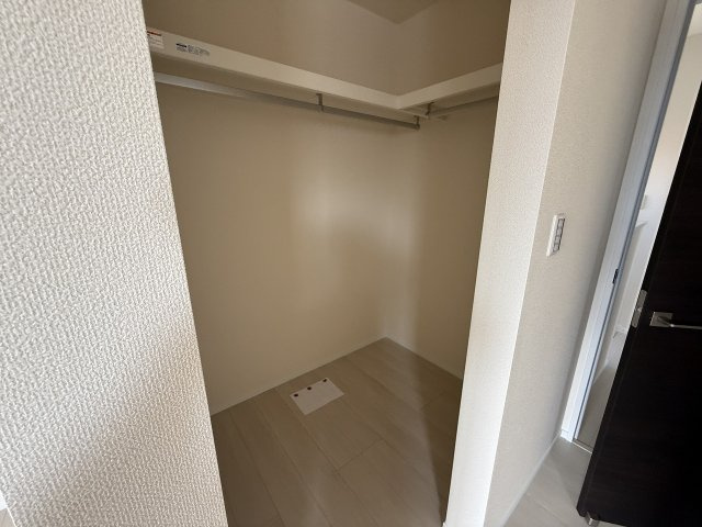 今津　　新築戸建のランドリースペース|洋室7.75帖のウォークインクローゼット