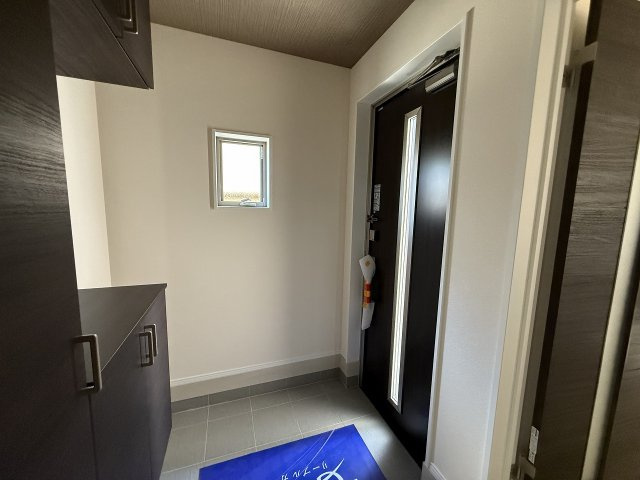 今津　　新築戸建の玄関