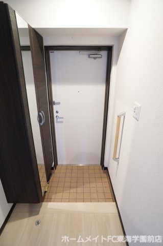 ルナ・ピエーナの玄関