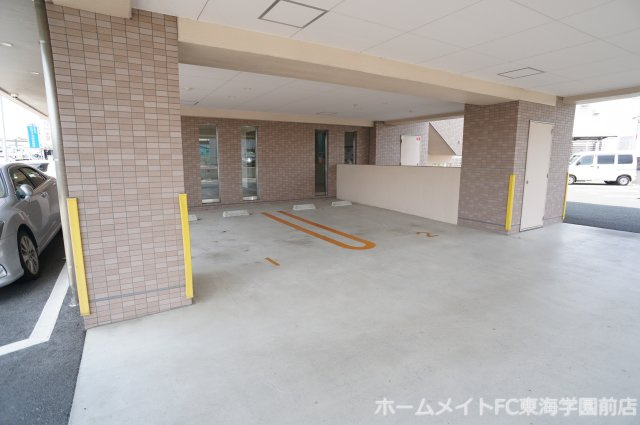 ルナ・ピエーナの駐車場