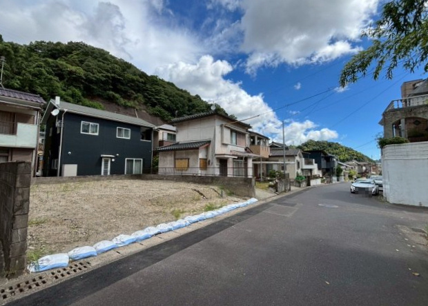 原良7丁目　売地の前面道路含む現地写真|閑静な住宅街の一画です。