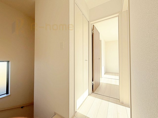 土浦市烏山4丁目　新築戸建て　B号棟の収納|掃除機などの収納に便利なホール収納！