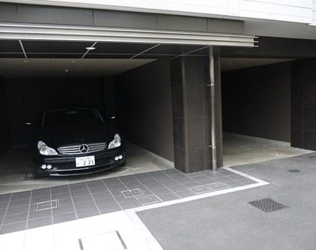 レジディア白金高輪の駐車場