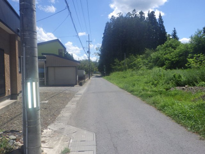 【前面道路含む現地写真】 | 大館市比内町扇田字新長岡・中古住宅