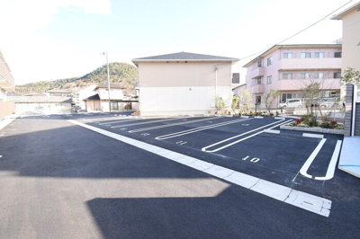 【駐車場】 | ユニヴェールⅡ C棟 | 駐車場