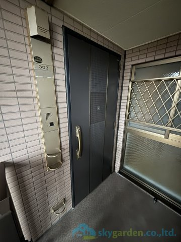 クリオ平塚龍城ケ丘壱番館の玄関