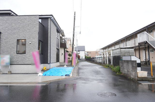 越谷市谷中町1丁目 新築分譲住宅の前面道路含む現地写真