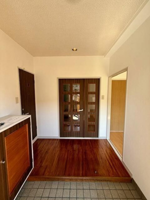 【玄関】 | トレビーノマンション | 明るい玄関です