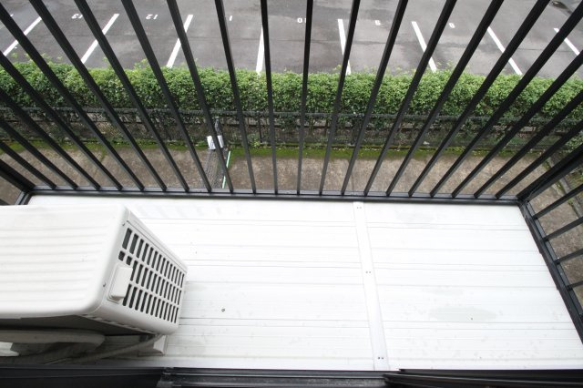 セゾンパークのバルコニー|外からの目が気にならないバルコニーで洗濯物が干せます