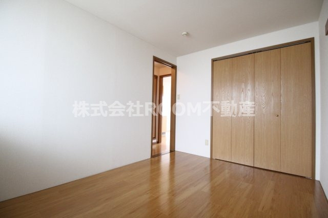 セゾンパークの寝室|こちらの居間で趣味の時間をお楽しみください