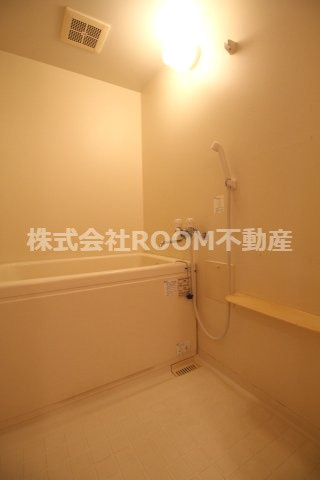 セゾンパークの浴室|落ち着いた空間のお風呂です