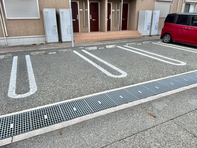クオーレ早瀬の駐車場