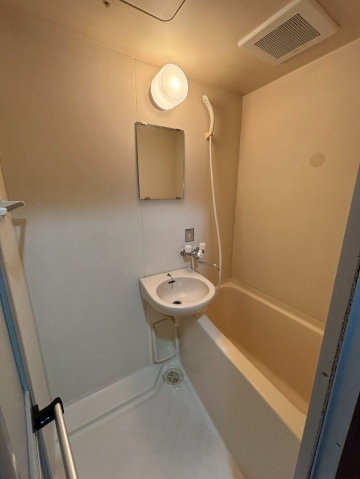 ベルミヤジの浴室|コンパクトで使いやすいお風呂です