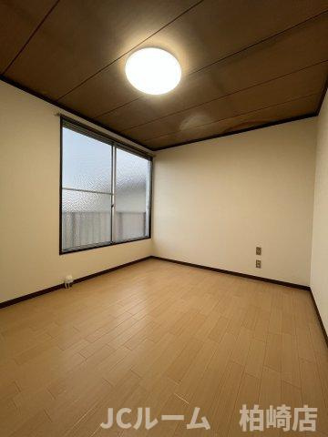 柏崎市田塚３丁目のアパートの寝室