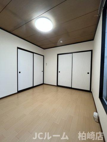 柏崎市田塚３丁目のアパートの寝室