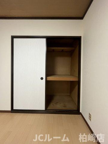 柏崎市田塚３丁目のアパートの収納