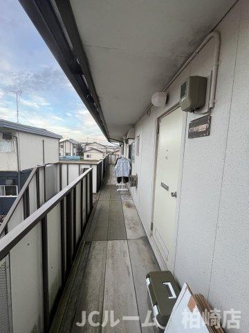 柏崎市田塚３丁目のアパートのエントランス