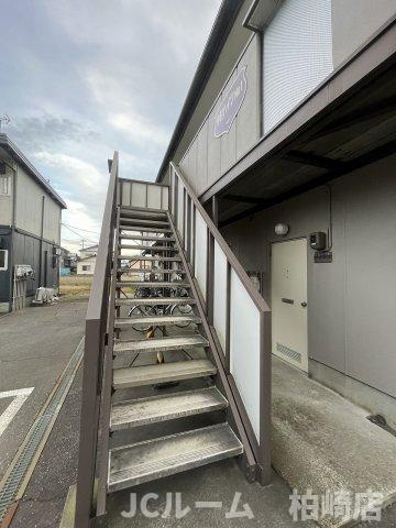 柏崎市田塚３丁目のアパートのエントランス