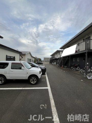 柏崎市田塚３丁目のアパートの駐車場