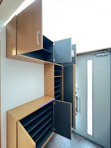 磯城郡田原本町大字宮森の内装|内玄関　大容量収納できるシューズボックス