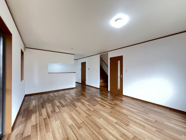 磯城郡田原本町大字宮森の居間・リビング|団らんにうれしい対面式システムキッチンのあるLDK