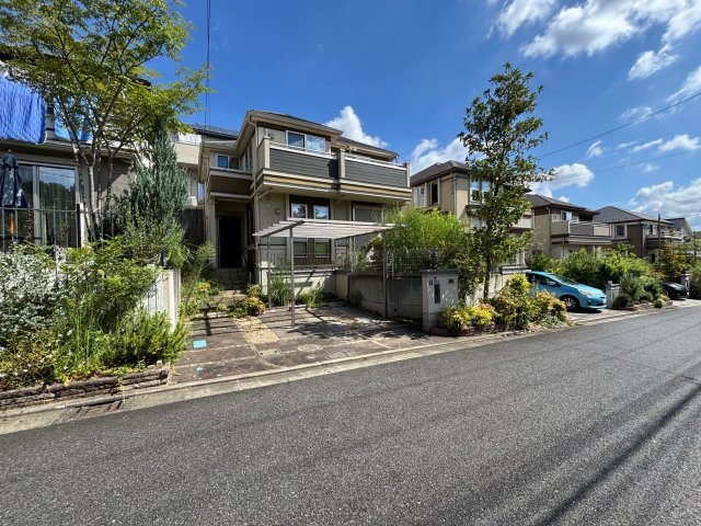 【前面道路含む現地写真】