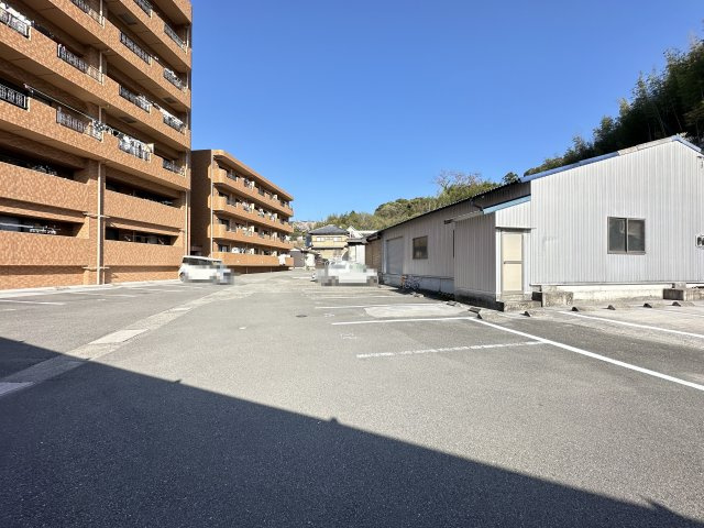 マリベールアスカの駐車場