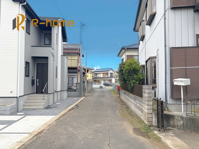 龍ケ崎市立野7期　新築戸建て　1号棟の前面道路含む現地写真|『今から見たい！』大歓迎です♪
お気軽にＲ－ｈomeまでお問い合わせください。