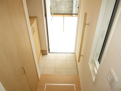 【玄関】 | メドウ上野芝