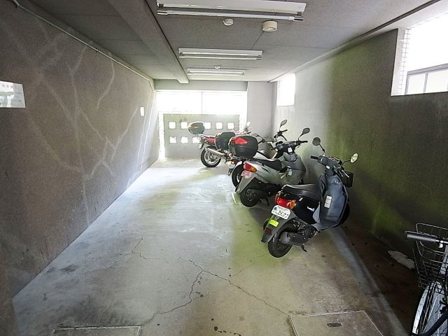 ダイアパレス西神戸のその他共用部分|バイク置き場