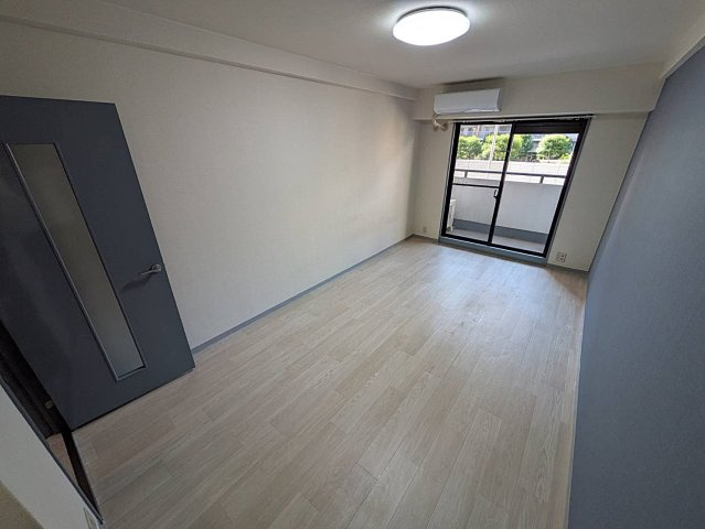 ダイアパレス西神戸の洋室|フローリングもキレイに仕上がっております