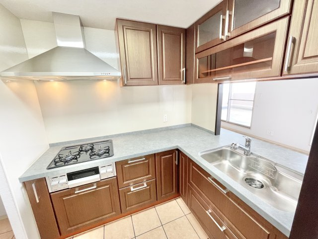 エステムコート御殿山シティライフのキッチン|コンパクトなキッチンで掃除もラクラク