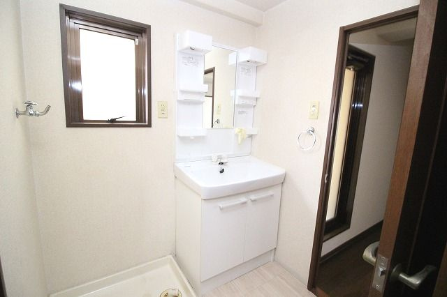 ダイアパレス中宝永町の独立洗面台|使いやすい独立洗面台です