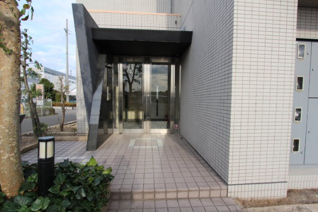 名藤ビルのエントランス|毎日通るエントランスはこのようになっています