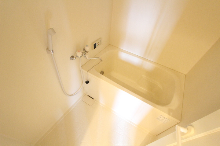 名藤ビルの浴室|日々の疲れを癒すお風呂付です