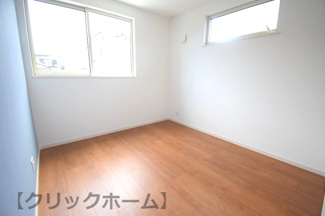 【洋室】 | 呉市焼山中央5丁目【太陽光発電設置】全2区画　NO2 | 2階　洋室×4　収納付きでお部屋がスッキリ広く使えます。　
