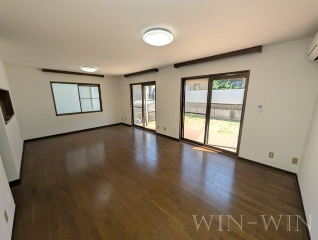 つつじが丘戸建の居間・リビング