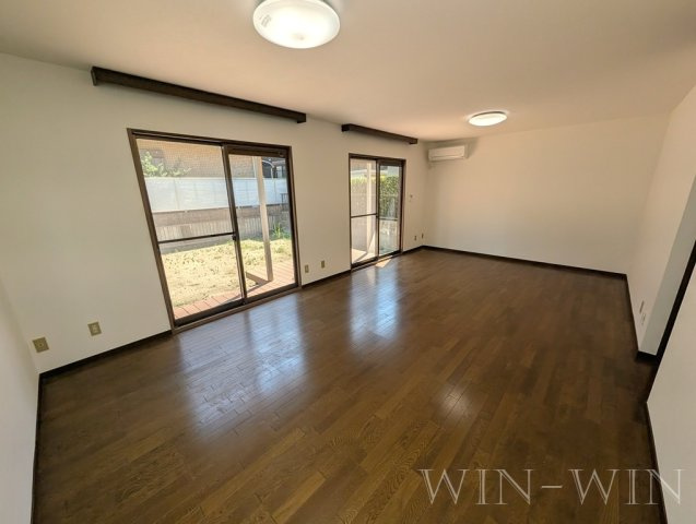 つつじが丘戸建の居間・リビング