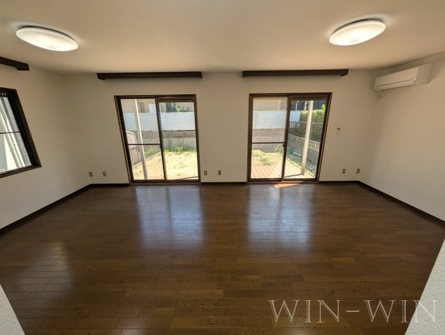 つつじが丘戸建の居間・リビング