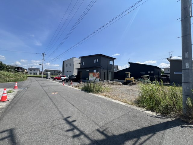 古閑中町分譲地　3号地の前面道路含む現地写真